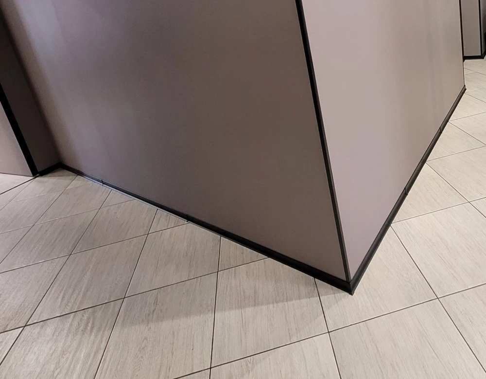 Плинтус алюминиевый Волшебная палочка 60 мм 3,0 м Чёрный матовый